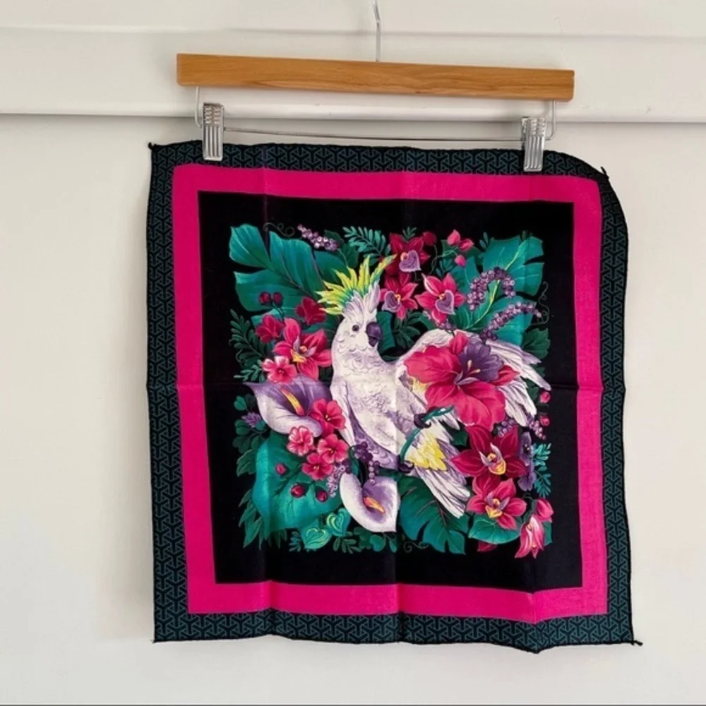 NEW Scarf w/‎ Bird and Hawaiian Florals